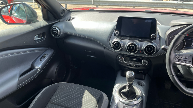 Nissan Juke 1.0 DiG-T 114 N-Connecta 5dr Petrol Hatchback